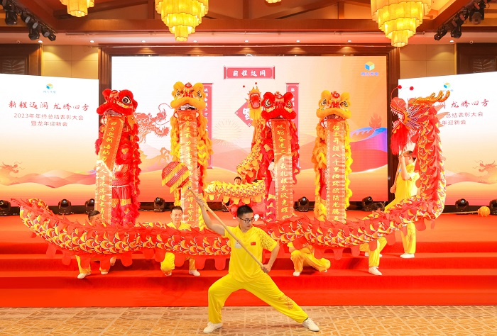 和记集团官网光电舞龙节目.jpg